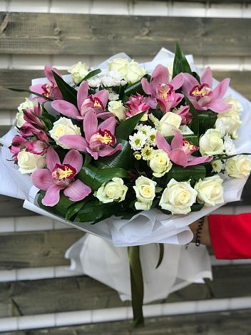Букет цветов из: Розы и Хризантемы в Каширском