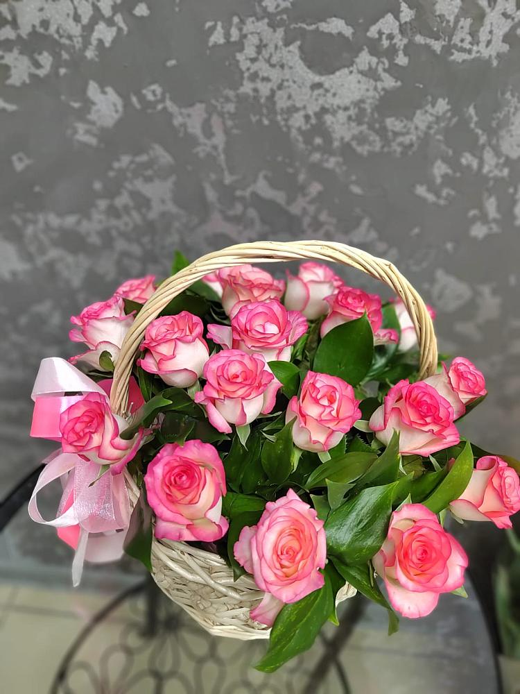 Цветочная композиция из Розы в корзине в Каширском