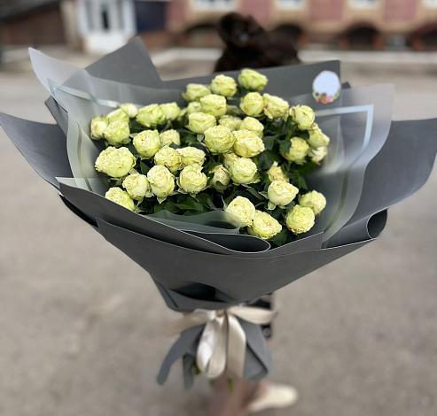Букет Белые кустовые розы Солинеро в Каширском