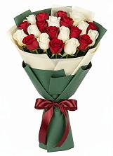 Букет Микс из красных и белых роз в Каширском