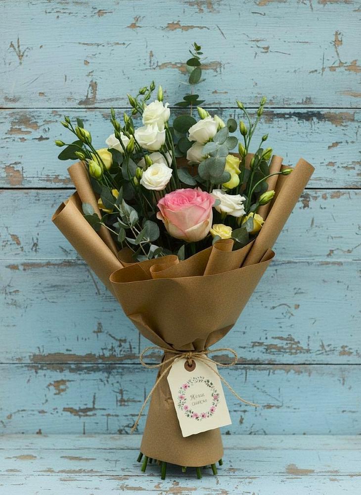 Букет цветов из: Розы и Лизиантусы в Каширском