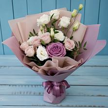 Букет цветов из:  Розы и Лизиантусы в Каширском