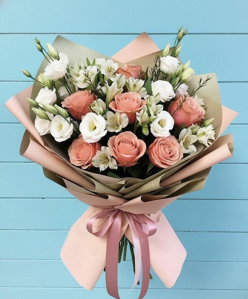 Букет цветов из: Розы, Альстромерии и Лизиантусы в Каширском