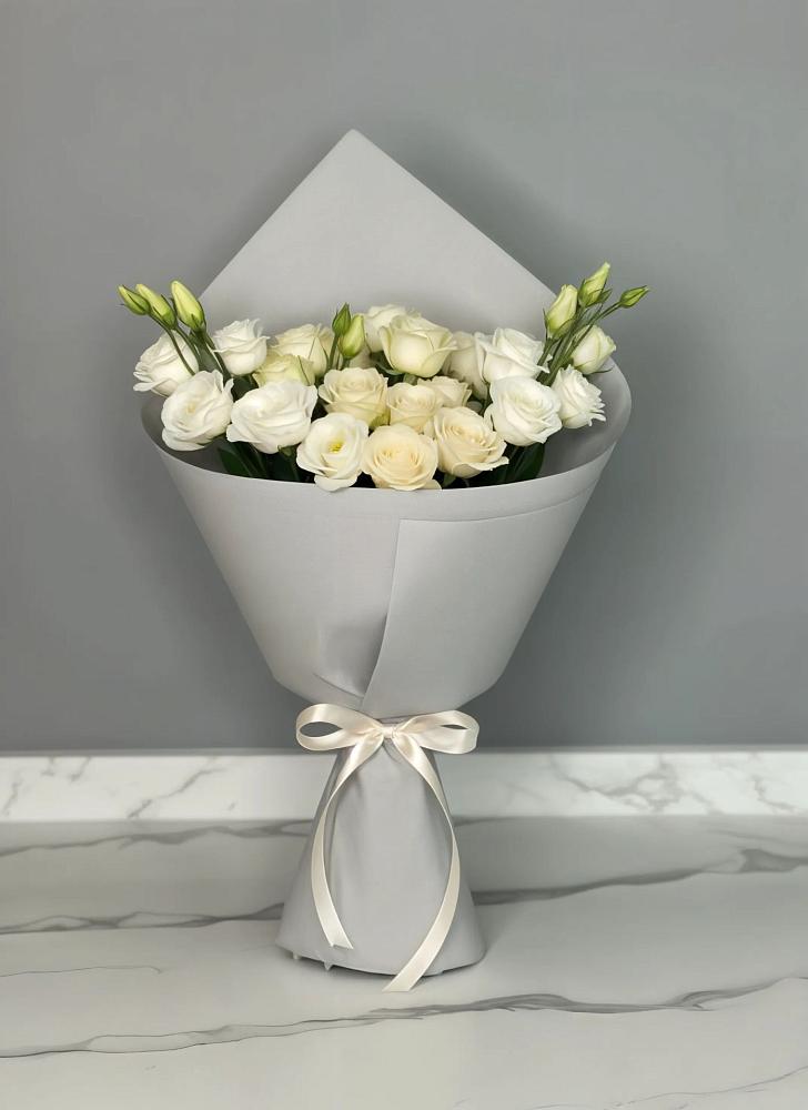 Букет цветов из: Розы и Лизиантусы в Каширском