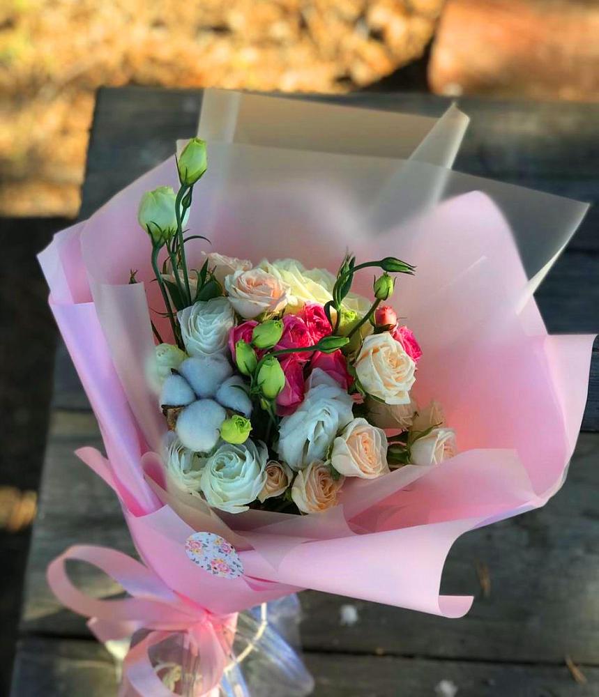 Букет цветов из: Розы и Лизиантусы в Каширском