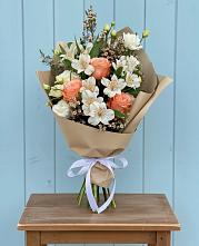 Букет цветов из:  Альстромерии, Лизиантусы, Розы и Хризантемы в Каширском