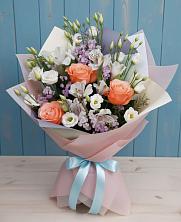 Букет цветов из:  Лизиантусы, Розы, Альстромерии и Гипсофила в Каширском