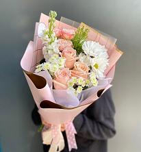 Букет цветов из:  Хризантемы и Розы в Каширском