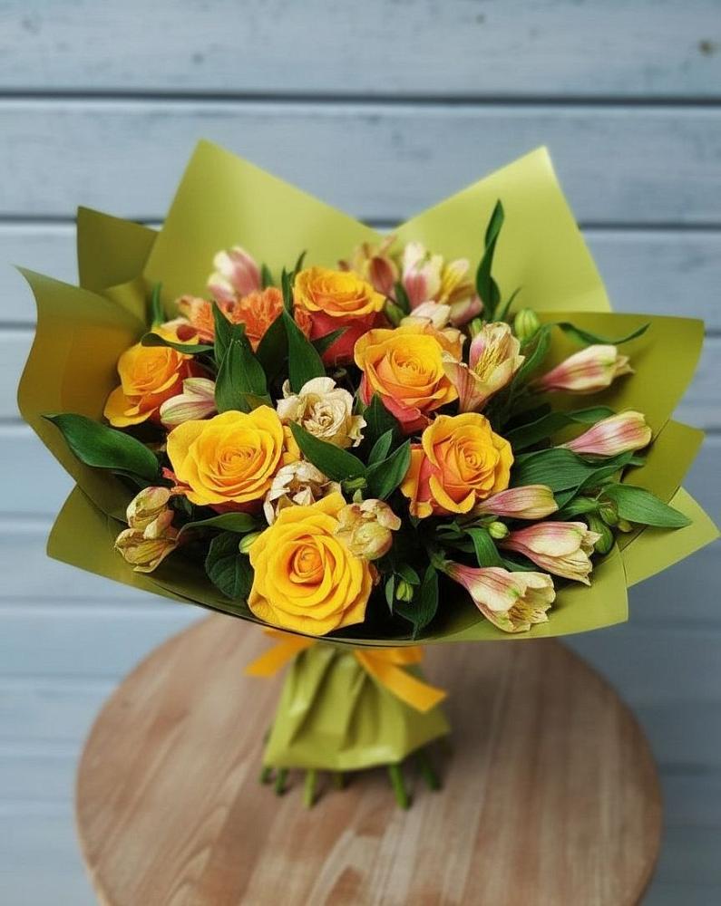 Букет цветов из: Альстромерии и Розы в Каширском