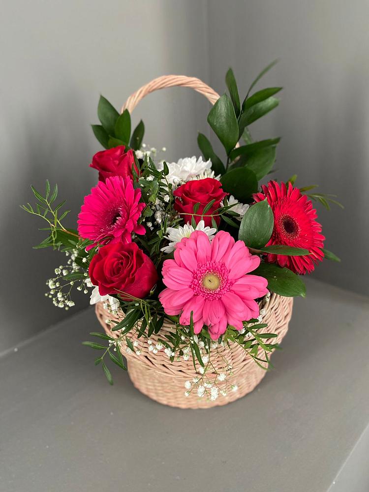 Цветочная композиция из Розы, Хризантемы и Герберы в корзине в Каширском